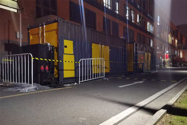 尼玛柴油发电机组的输出电压是如何调节的？